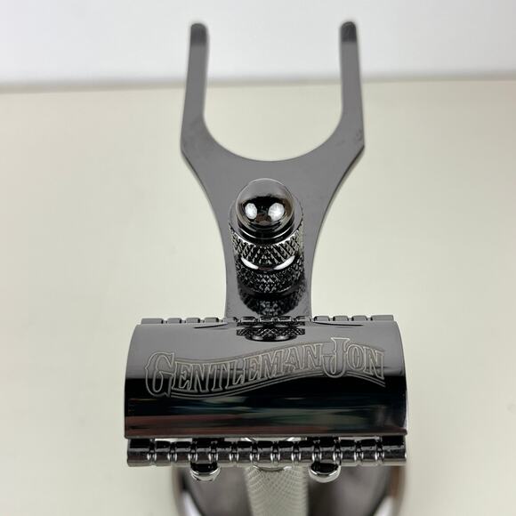 Gentleman Jon Safety Razor and Shaving Stand - Picture 5 of 5